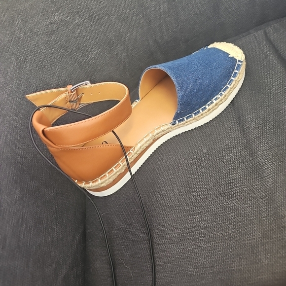 NIB a.n.a Women's Size 6.5 Carrie Denim Dressy Flat Sandals Crochet Accents - Picture 8 of 9